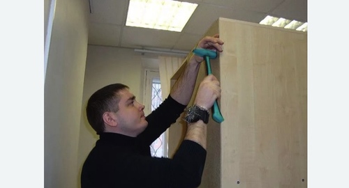 Разборка и сборка мебели в офисе. Глазов